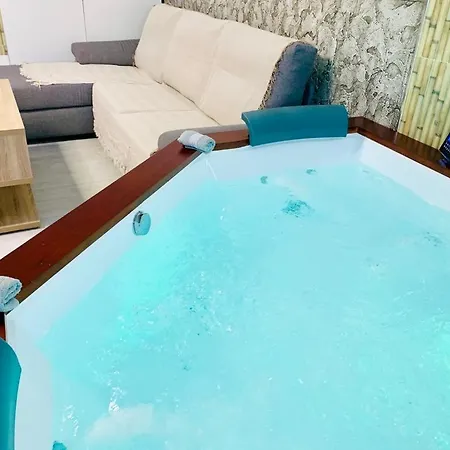 Lolf With Jacuzzi In